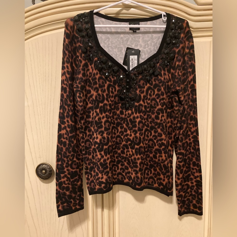 Leopard top jeweled V-Neck
